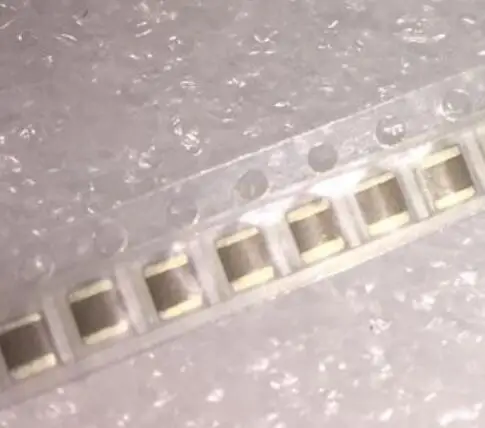50 шт. SMD Керамика конденсаторы 1210 106 20% Y5V с алюминиевой крышкой, 50В 10 мкФ конденсатор с алюминиевой крышкой