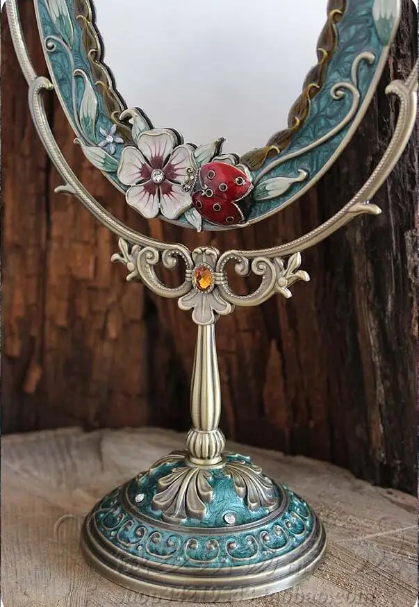 Стильное настольное косметическое зеркало для макияжа в стиле ретро с тиснением