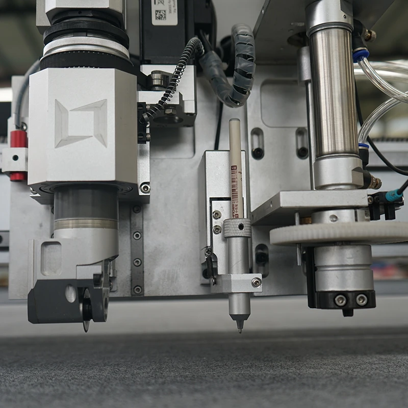 Автоматическая подача 1600*2500 мм cnc Осциллирующий нож для резки пенопласта |