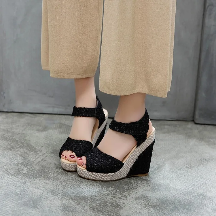 Женские босоножки на высоком каблуке летние лоскутные синего цвета большие