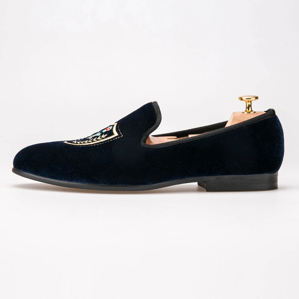 

Модные мужские бархатные лоферы с вышивкой; Мужские свадебные и вечерние туфли; chaussures homme