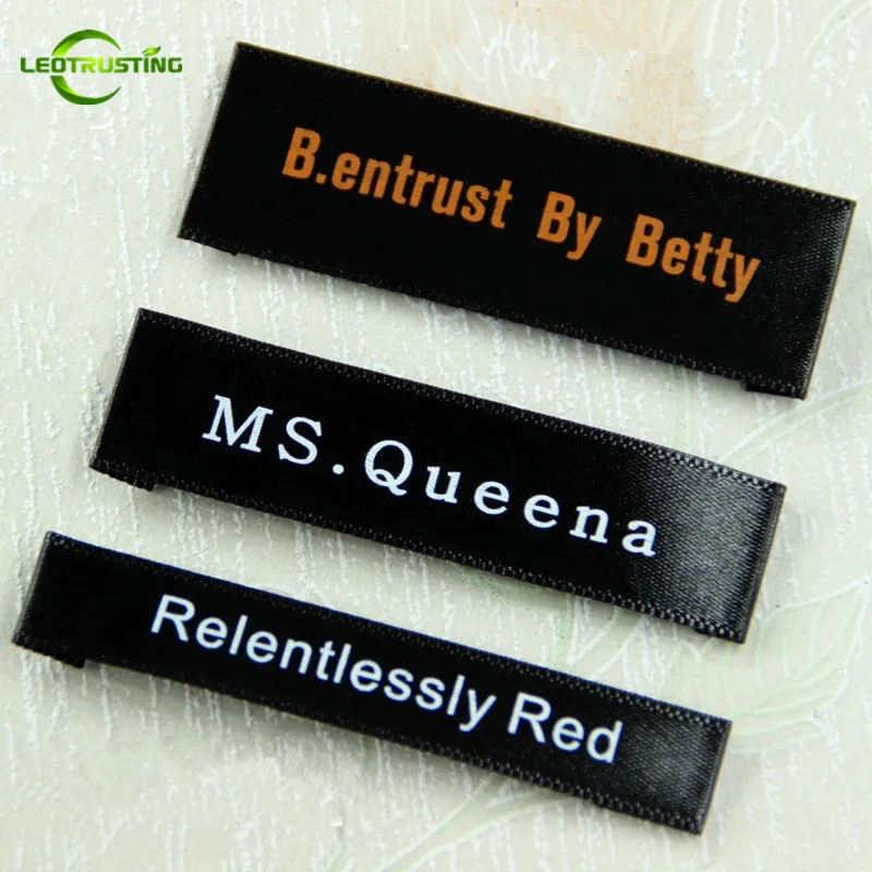 2000 шт. индивидуальные черные атласные и белые этикетки для одежды с логотипом на
