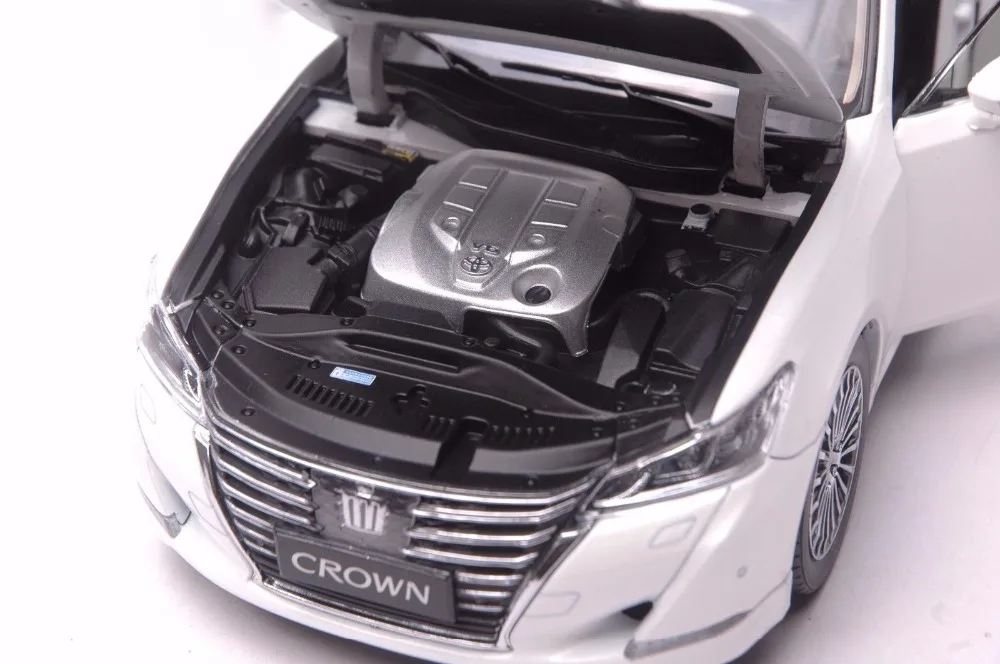 1:18 литья под давлением модель для Toyota Crown белый сплав игрушечный автомобиль миниатюрная Коллекция подарков