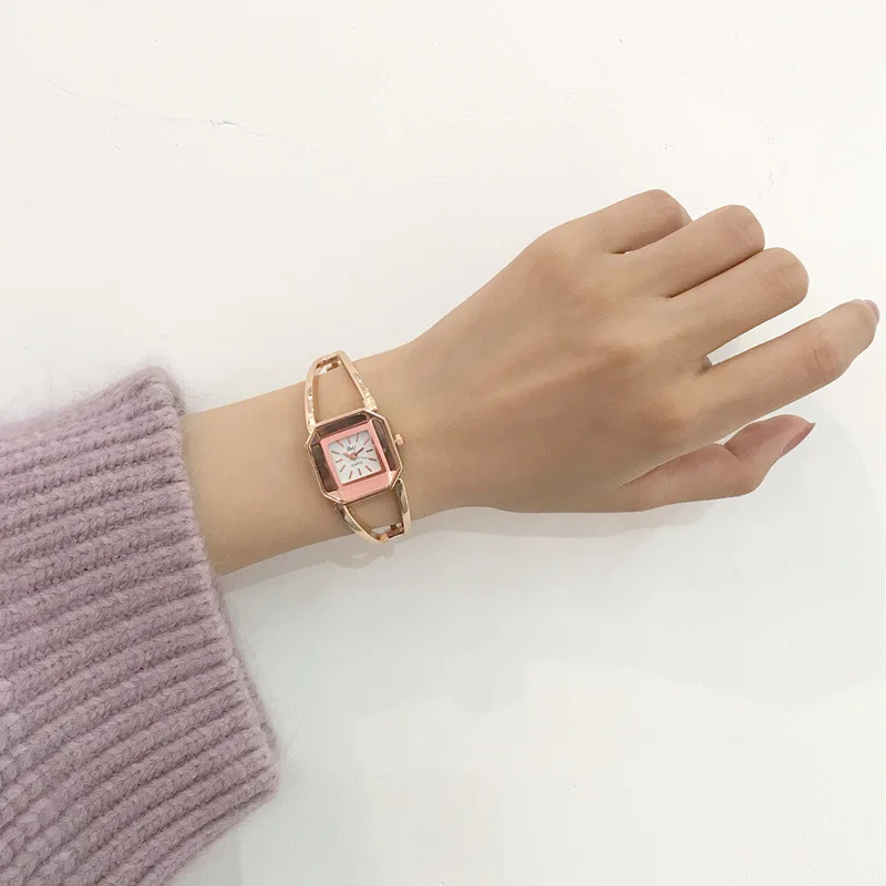 Ультра тонкие квадратные полые женские кварцевые часы Изысканные нежные дамские