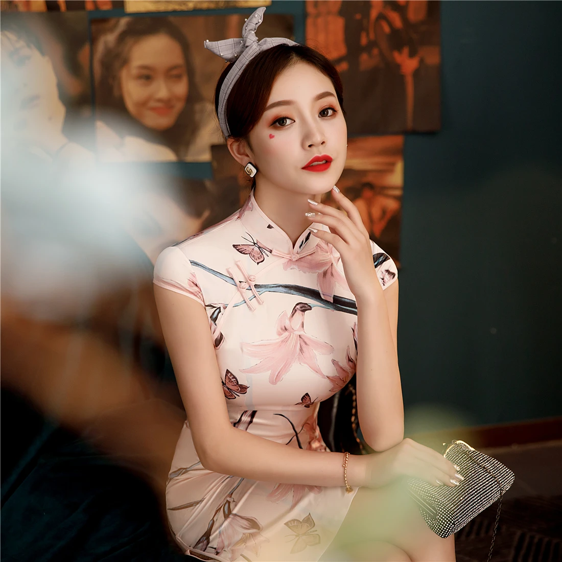 С цветочным принтом розовый Cheongsam элегантные шелковые женские с короткими рукавами китайское платье Новые летние женские Qipao свадебное платье плюс размер 4XL