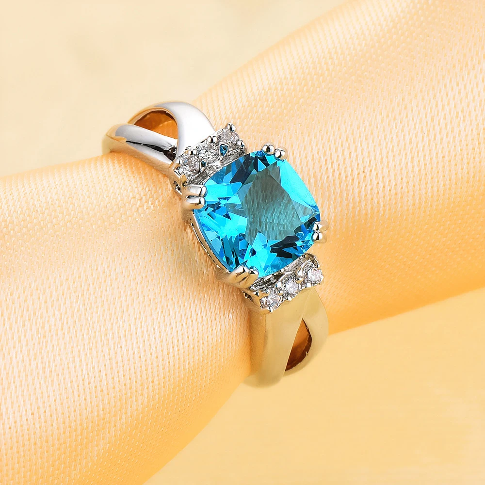 Женское кольцо со светло-голубым камнем Zircon Love белое золотое на День святого