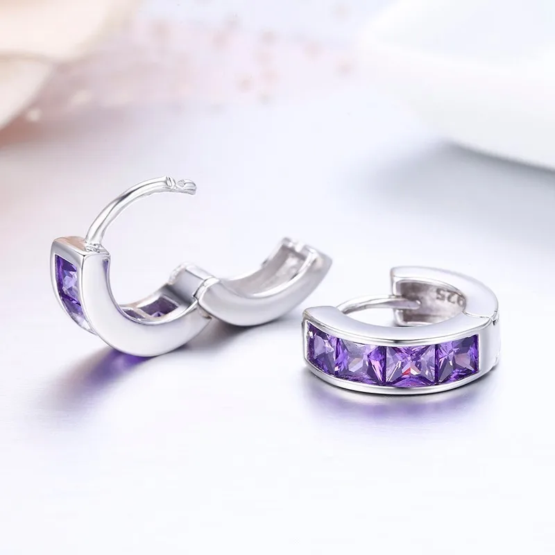 Серьги кольца Huggie женские из серебра 925 пробы с фиолетовыми