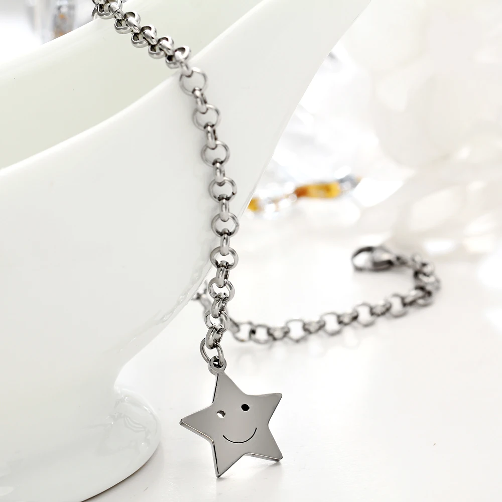 Женский браслет с подвеской в виде смайлика|Браслеты шармами| |