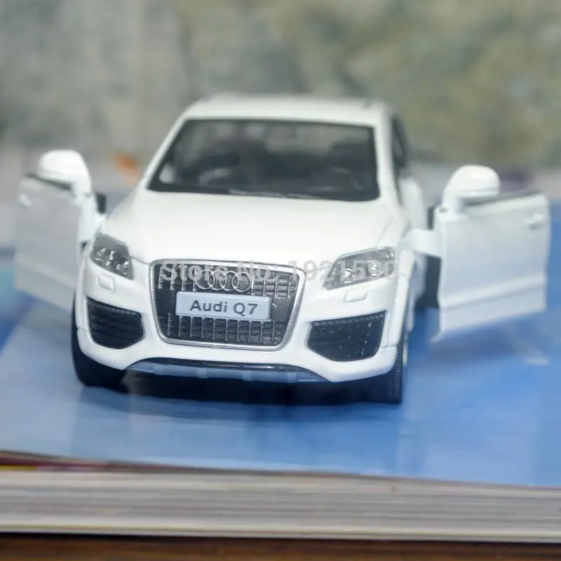 UNI 1/36 масштаб оттягивающийся автомобиль игрушки Германия Audi Q7 SUV литая модель металлическая модель автомобиля игрушка для коллекции/подарка/детей