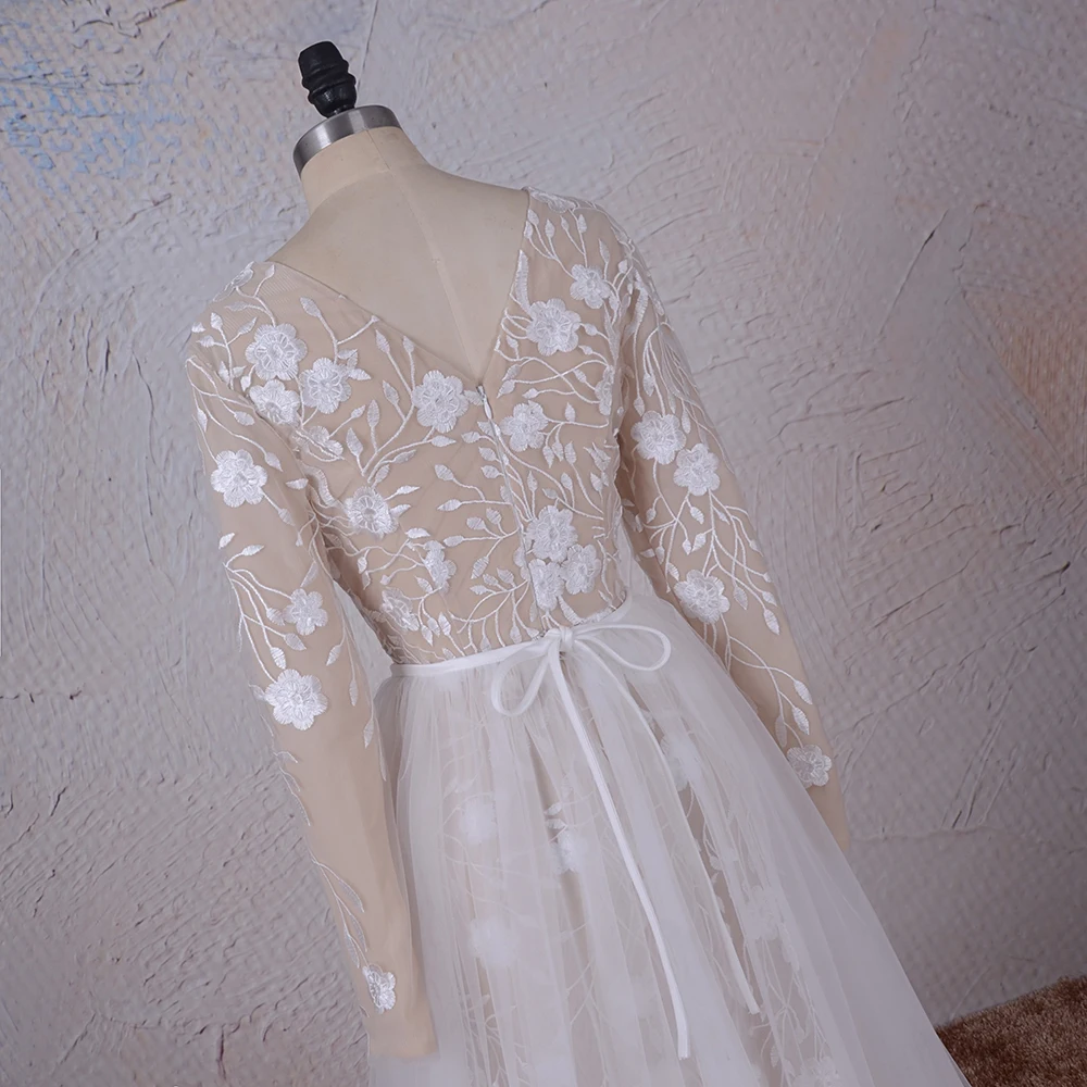 Кружевное свадебное платье с длинным рукавом цвета шампанского а-силуэт