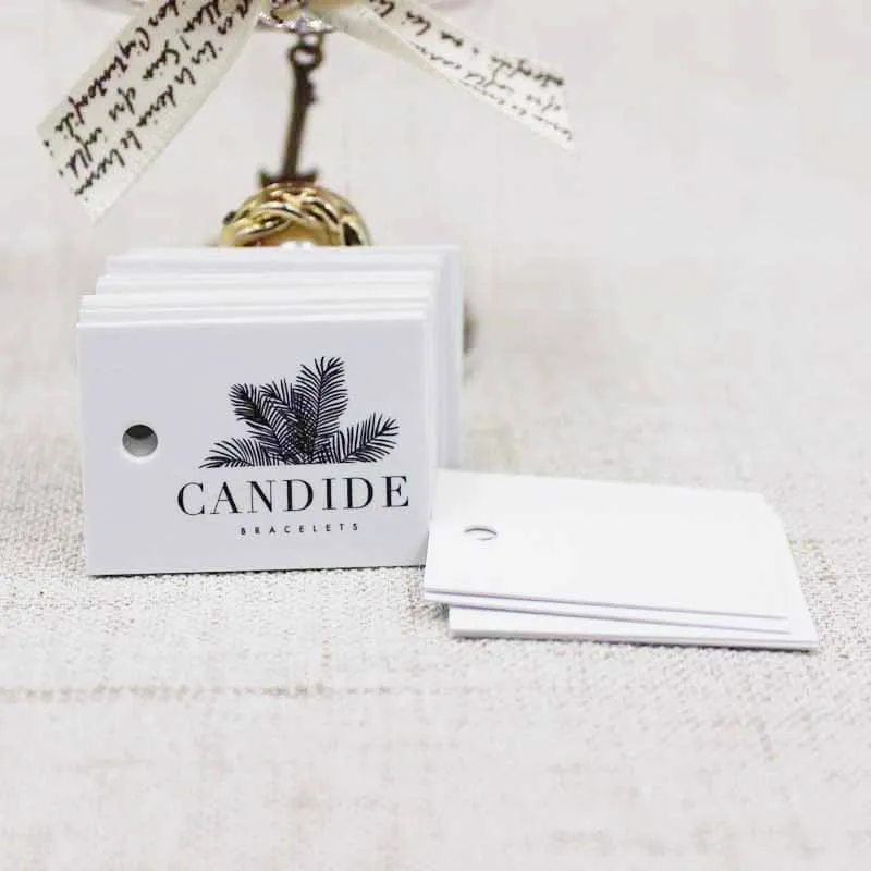 Логотип 1000 шт. белой бумаги черный с принтом букв одежды качели бирка фон белые