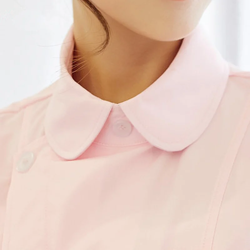 Pink female nurses wear short - sleeved baby neck length lab coat in beauty salon | Тематическая одежда и униформа