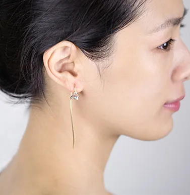 Женские серьги с цветком Серебристые гвоздики в форме цветка эффектные