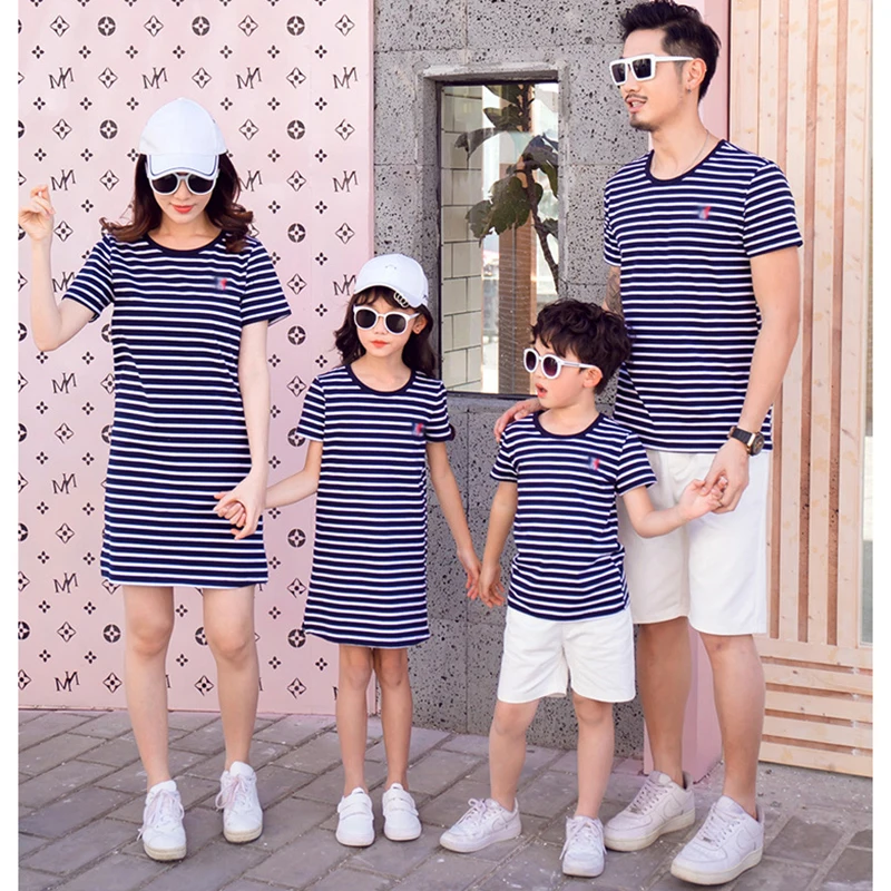 Модная одежда для мамы и дочки платье в полоску Одинаковая семьи комплект одежды