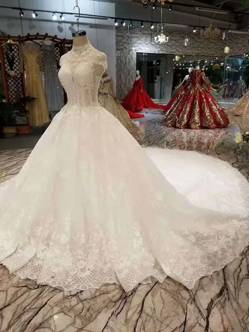 Элегантное бальное платье LSS405 с высоким воротником и рукавами крылышками в форме