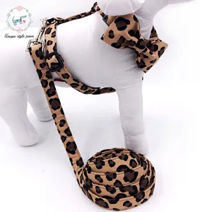 Шлейка для собак с леопардовым принтом, галстуком-бабочкой