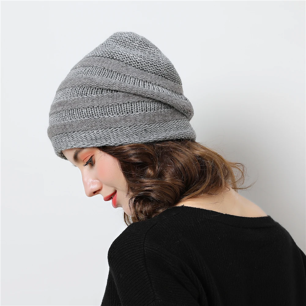 Зимняя женская шапка skullies теплая трикотажная двухслойная в полоску новые