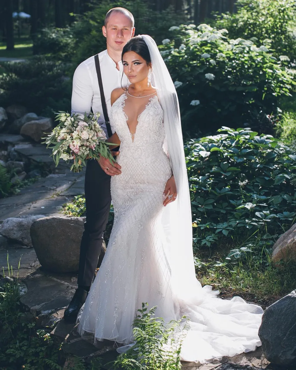 

Eslieb High-end Custom made Full Beads By hand made Wedding dress 2019 Sexy V-NECK Wedding dresses Made In China