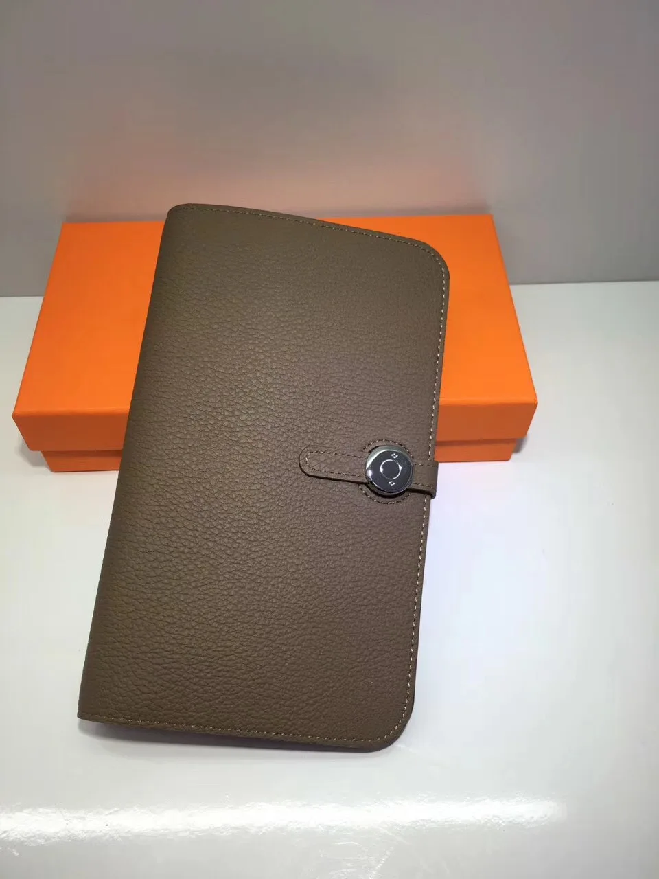 Женский клатч с застежкой Kafunila из натуральной яловой кожи отделением для