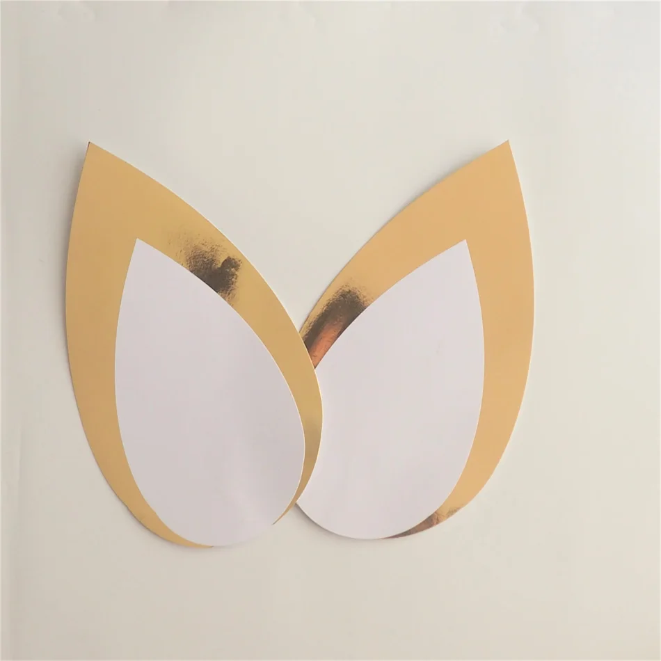 Фон для фотосъемки с искусственными цветами и бумажными цвета слоновой кости