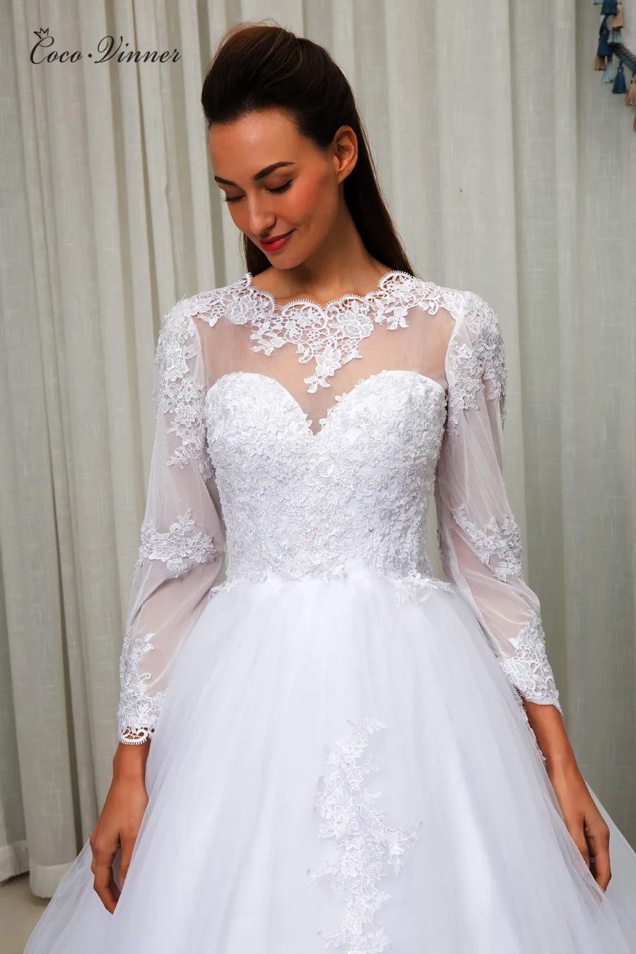 Кружевное винтажное свадебное платье 2021 бальное с аппликацией длинным рукавом и