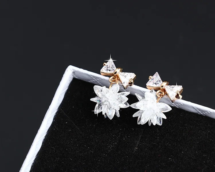 Женские серьги гвоздики в виде листьев с кристаллами|Серьги-гвоздики| |