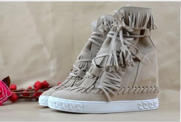 Женские замшевые кроссовки визуально увеличивающие рост на шнурках с