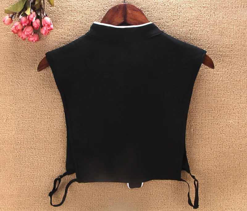 Женская футболка со съемным воротником и галстуком-бабочкой |