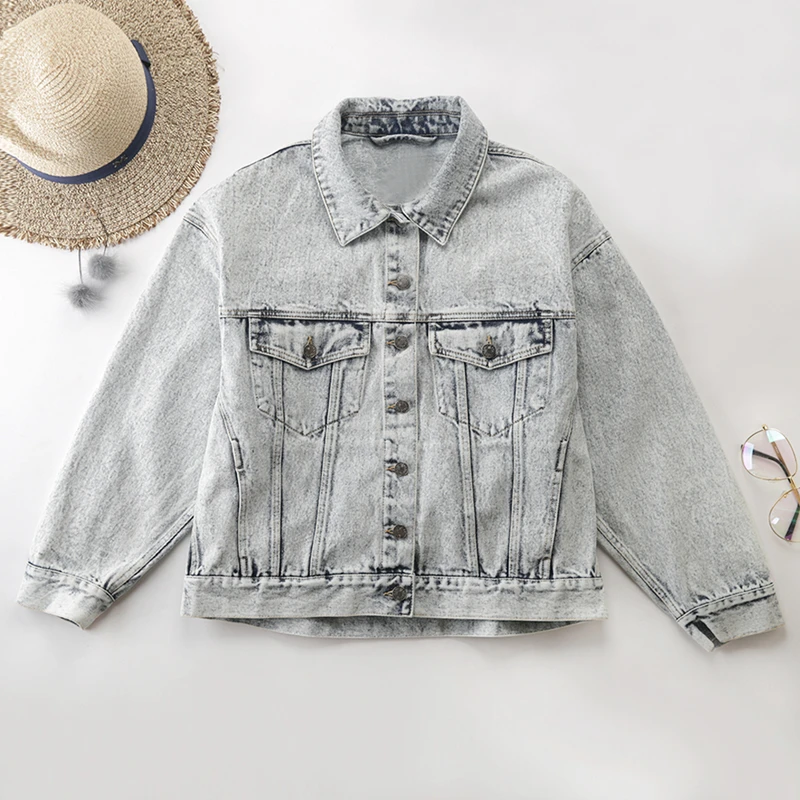 Светло-голубые свободные джинсовые куртки с длинным рукавом и отложным