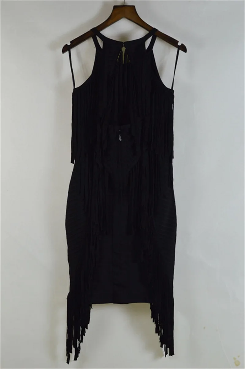 Сексуальное платье с лямкой на шее без рукавов серое кисточками красное черное