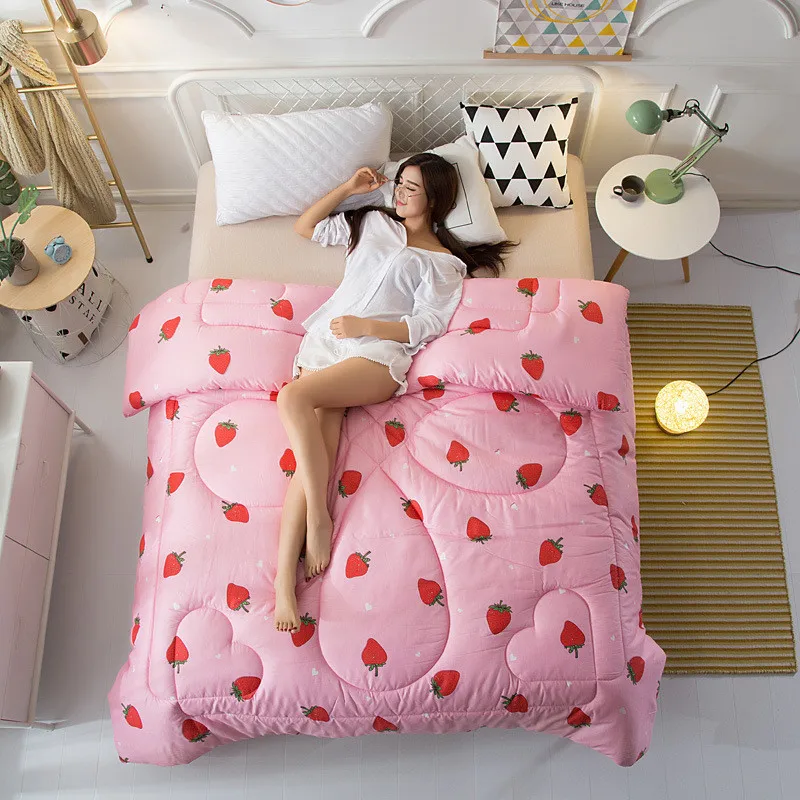 150*200 см зимнее стеганое одеяло с клубничным принтом однотонное розовое для