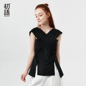 Toyouth элегантный полоса Нерегулярные блузка 2018 Лето Для женщин футболка с v-образным вырезом пикантные офисные блузки без рукавов Разделение Blusas Mujer