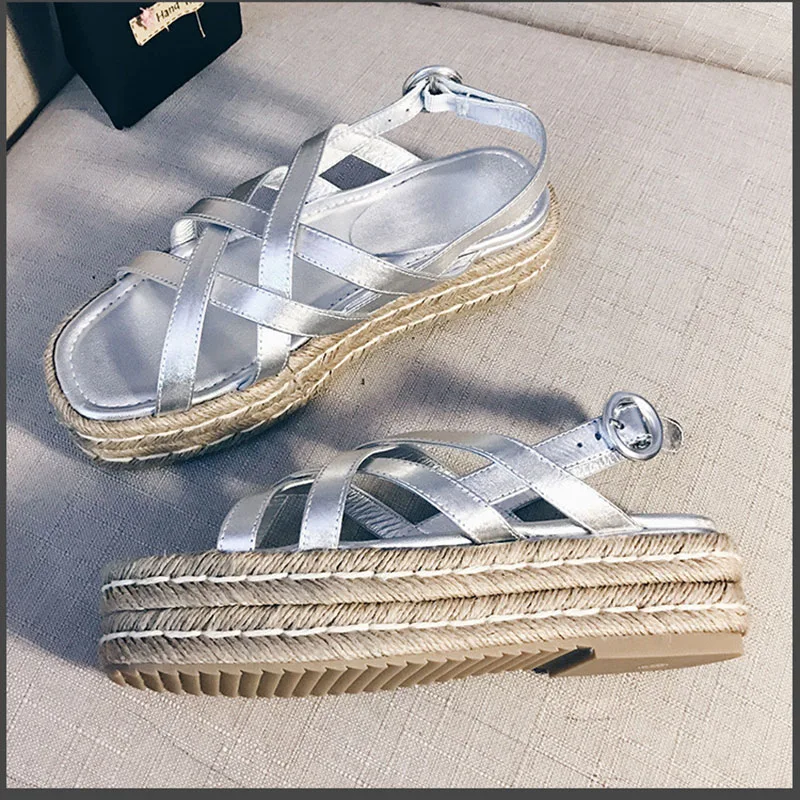 Сандалии гладиаторы с перекрещивающимися ремешками цвет золотой серебряный