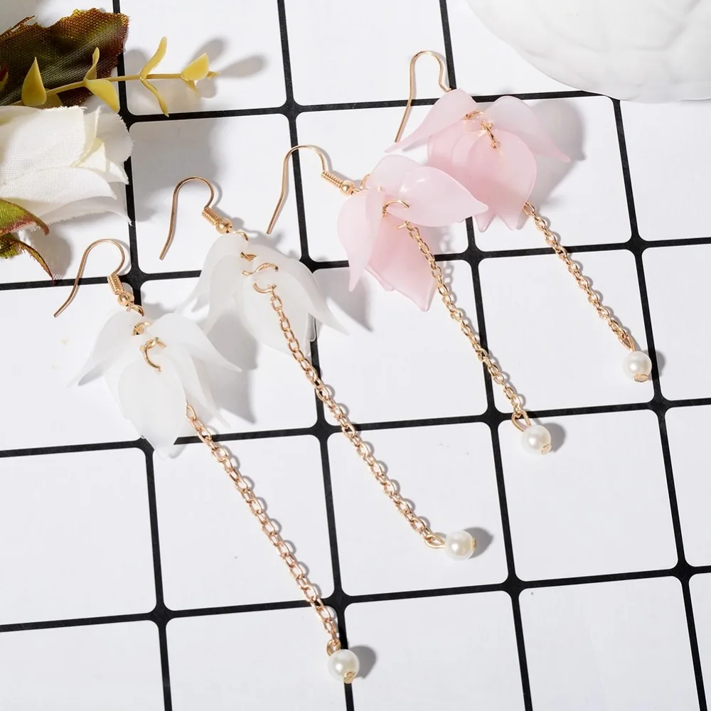 Серьги Orecchini Donna с белыми и розовыми лепестками из смолы длинные серьги имитацией