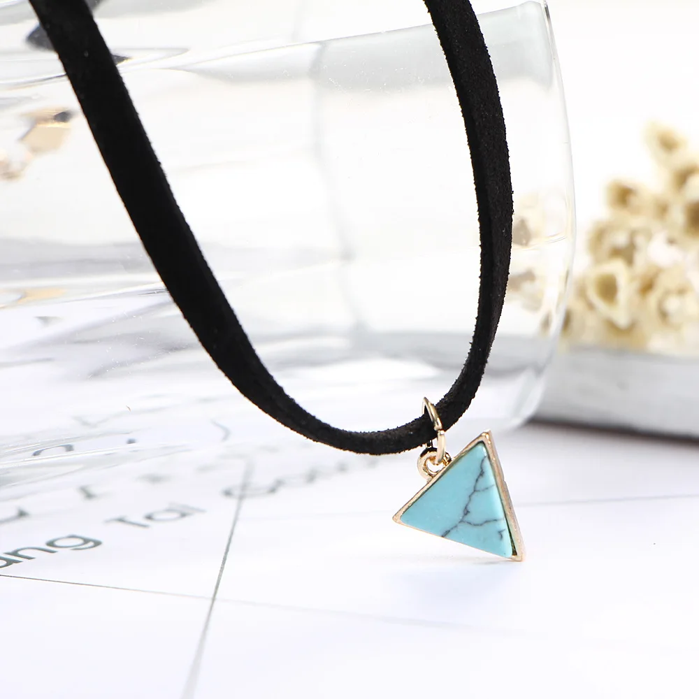 Женское колье-чокер с подвеской из кожи треугольное ожерелье кулоном