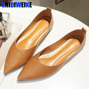 Весенние черные туфли из мягкой искусственной кожи женские балетки на плоской подошве с острым носком без застежки; Большие размеры 40; Женские лоферы; N600