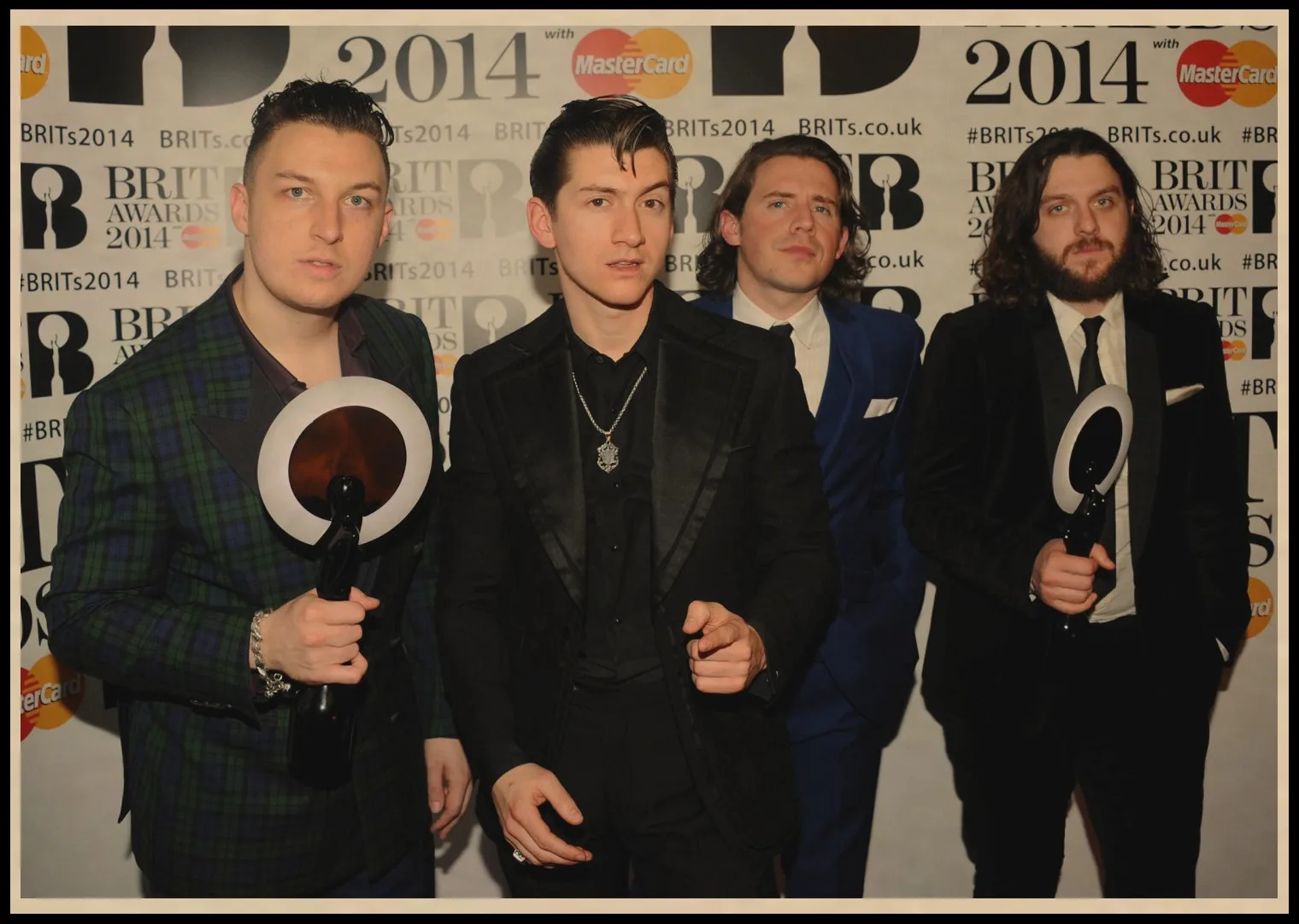 Rock band Arctic Monkeys Kraft Paper Posters Wall Home Bar Posters Home Decor Gift 03 - Цвет: 8