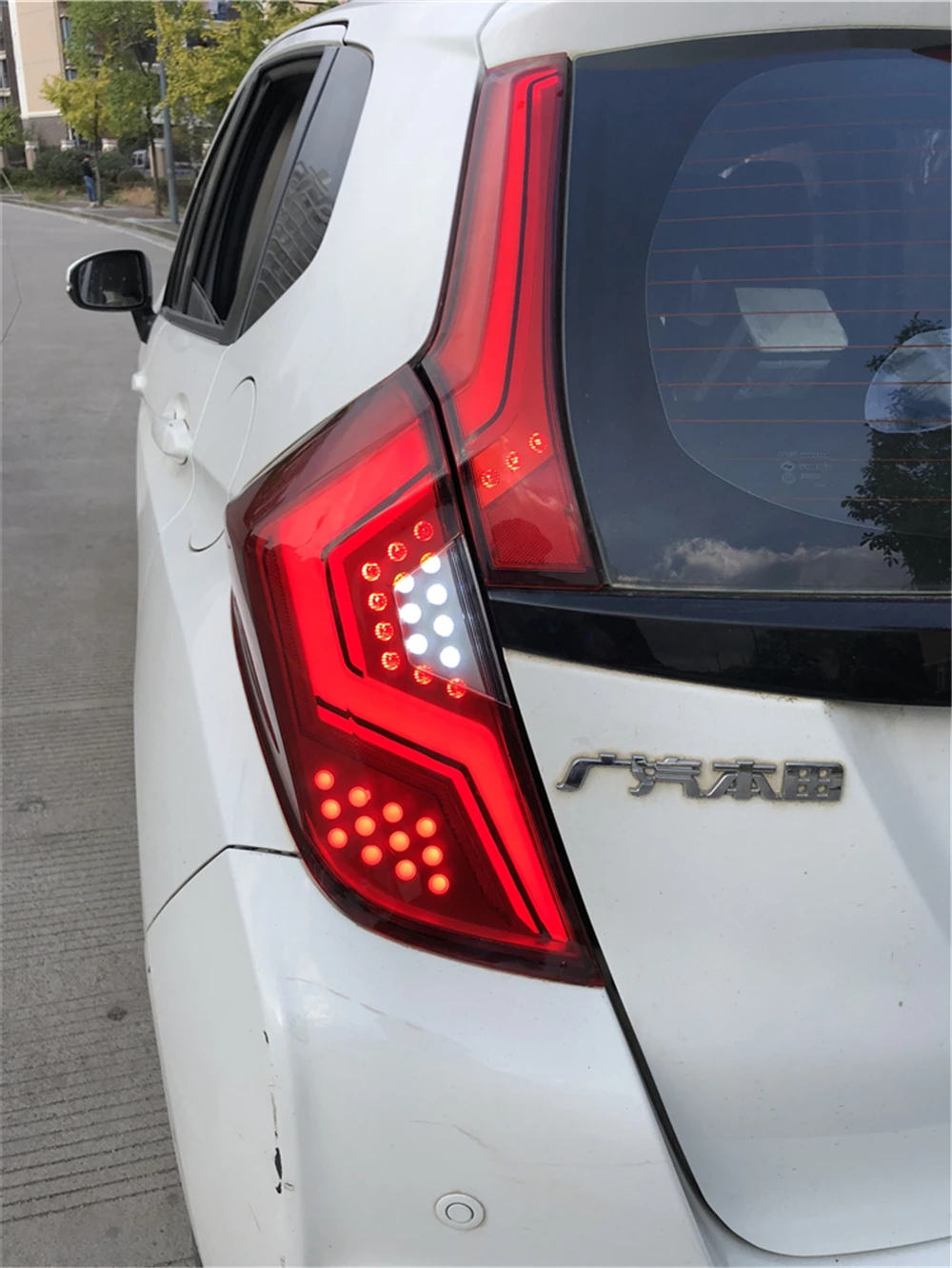 1 пара хвост светильник для Honda Fit Джаз горки красный Светодиодный отражатель стоп-сигнал лампа противотуманных фар с движущегося сигнала