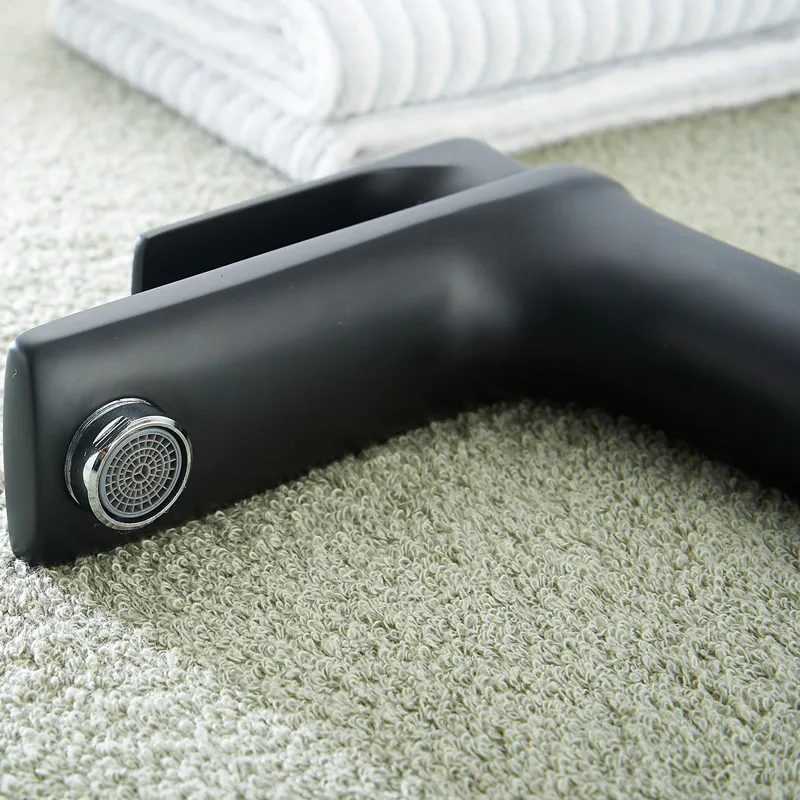 YACI смеситель для ванной комнаты Черный кран одной раковины горячей и холодной