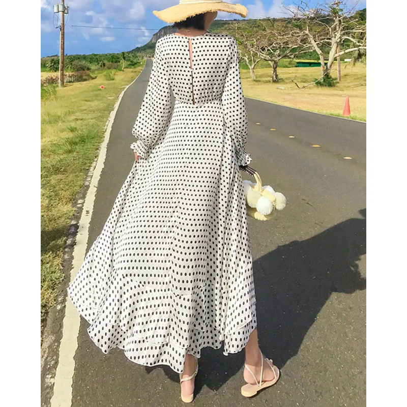 Женское платье макси в белый горошек асимметричное шифоновое с длинным рукавом и