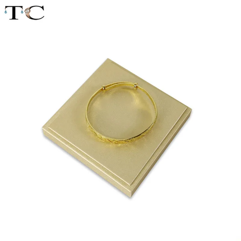 

2019 Newest Gold PU Leather Watch Display Bracelet Rings Holder Stand Square 10*10*2cm Display for jewellery Showed