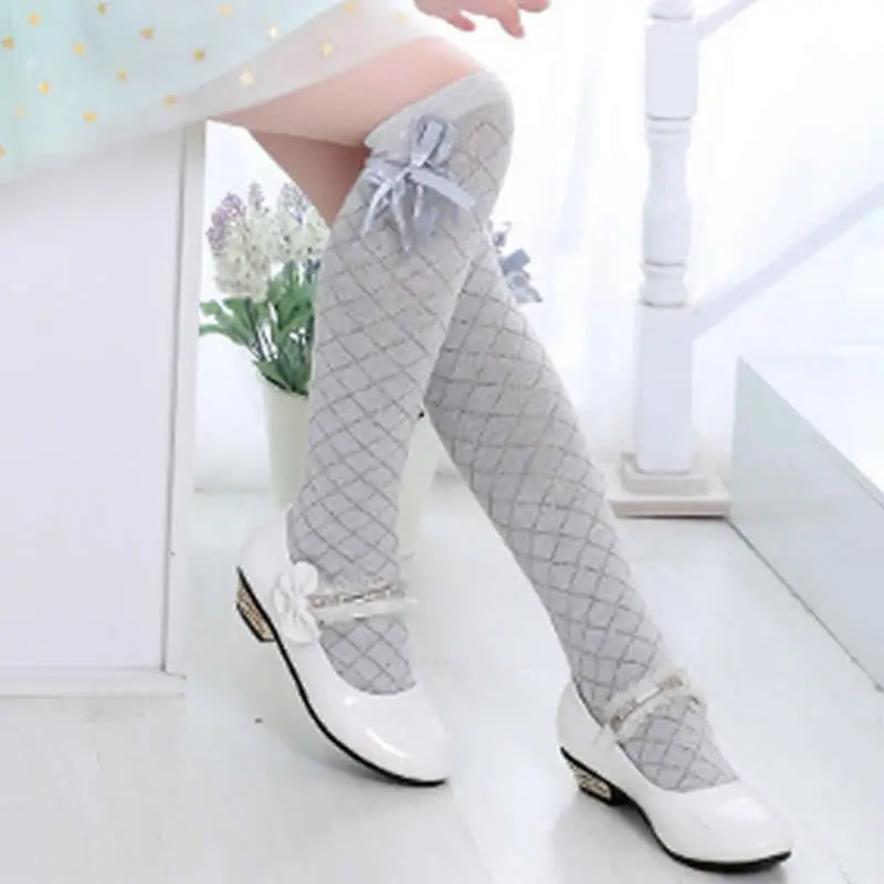 Gray bow side Детские осенние носки без пятки носки принцессы с ромбовидной сеткой для девочек хлопковые тонкие Гольфы выше колена с кружевным бантом - Цвет: Gray bow side