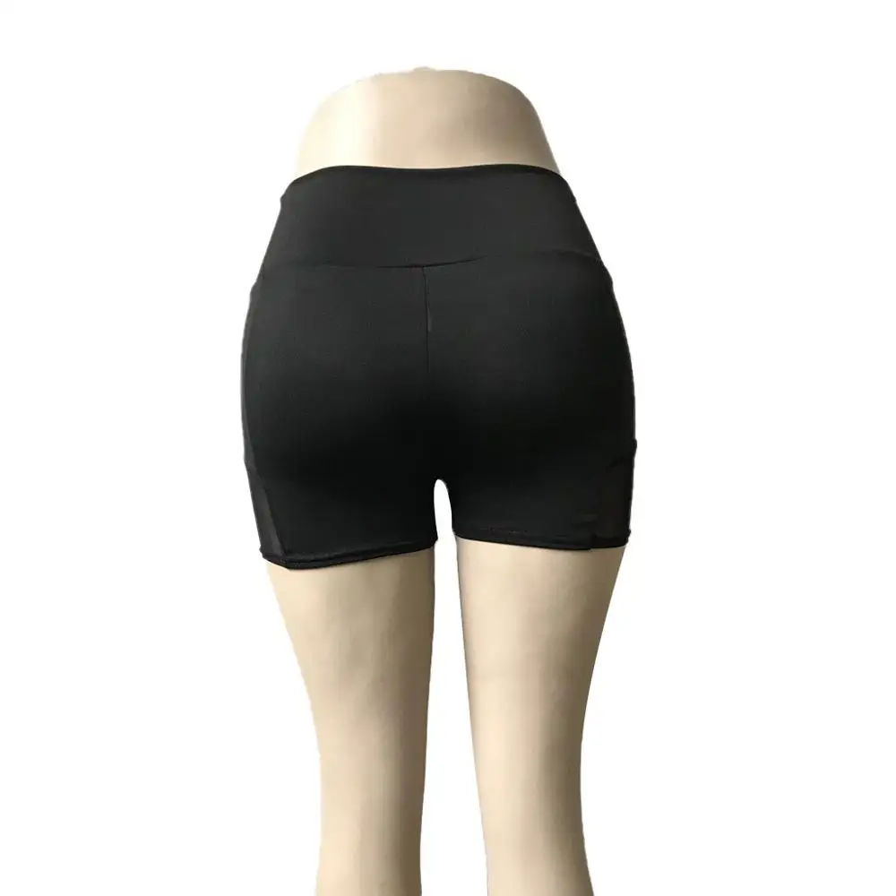 Спортивные короткие штаны черные с прорезями полосками по бокам сеточкой