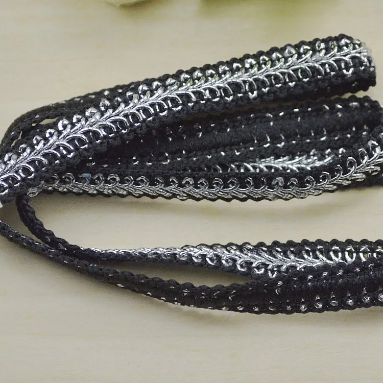 Кружевная лента 100 метров Золотая серебряная с узором в елочку белым краем по