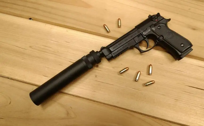 with silencer 1/2. 05 масштаб Italia Beretta M92F поддельный пистолет игрушечный пистолеты полицейский пистолет игрушечный пистолет модель игрушечного оружия металлический реквизит пистолет - Цвет: with silencer