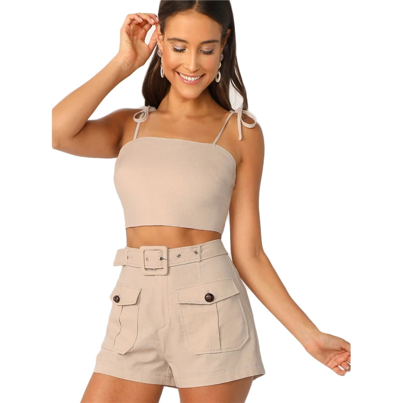 SHEIN топ на завязках и регулируемые шорты с поясом комплект сексуальный хаки сплошной Спагетти ремень летний без рукавов Женский комплект из 2 предметов