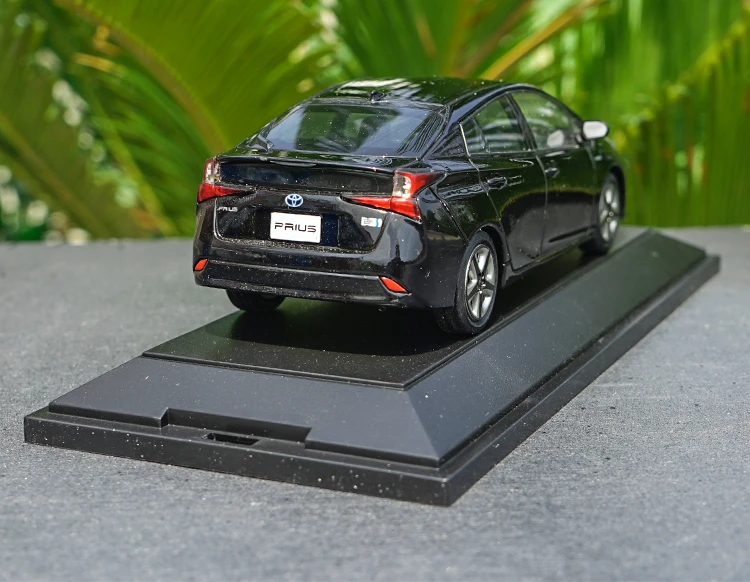 Оригинальная фабричная 1:30 TOYOTA PRIUS PHV игрушечная машинка из сплава, игрушки для детей, литая модель автомобиля, подарок на день рождения