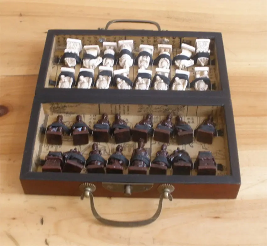 Шахматный набор из 32 предметов в китайском армейском стиле кожаная деревянный