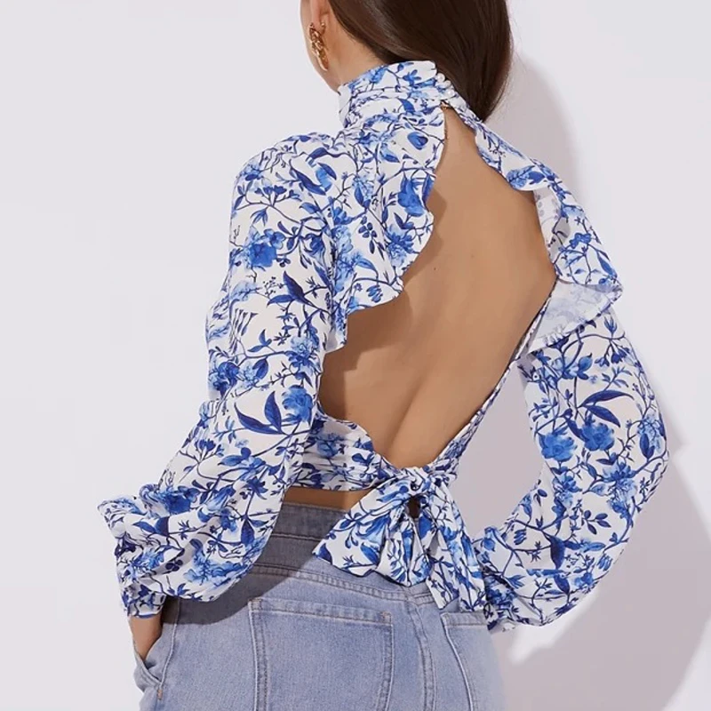 Женская блузка с рюшами на шнуровке и открытой спиной уличная цветочным принтом