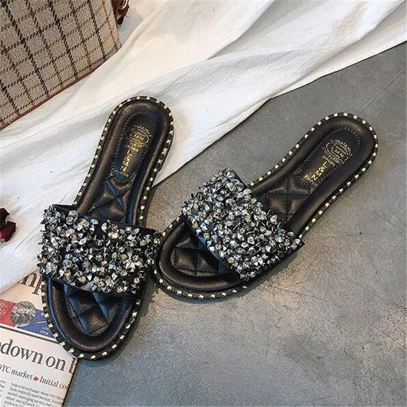 Новинка лета 2018 модные женские однотонные шлепанцы с украшениями летние пляжные